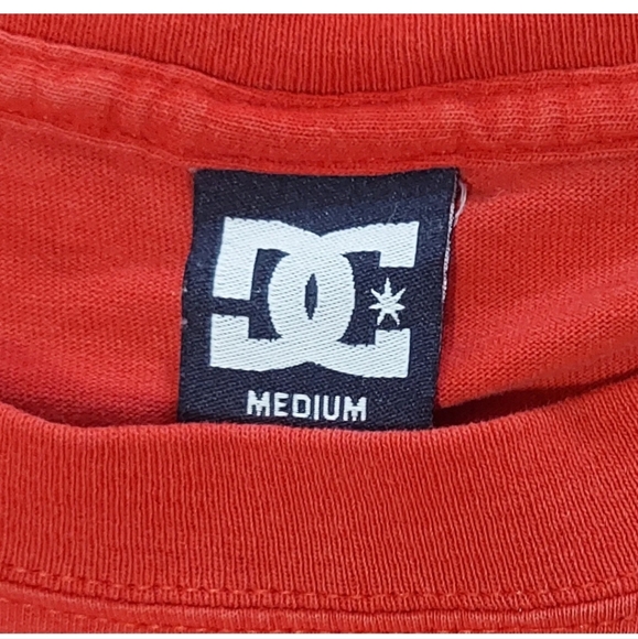 DC Shoe Co USA Vintage Red Men's T-Shirt With Logo Size Medium - Picture 5 of 9